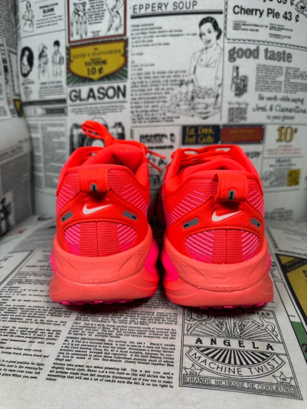 Nike Vomero 18 Bright Crimson/Metallic Silver HM6804-603 Women Size 10 - Picture 6 of 8